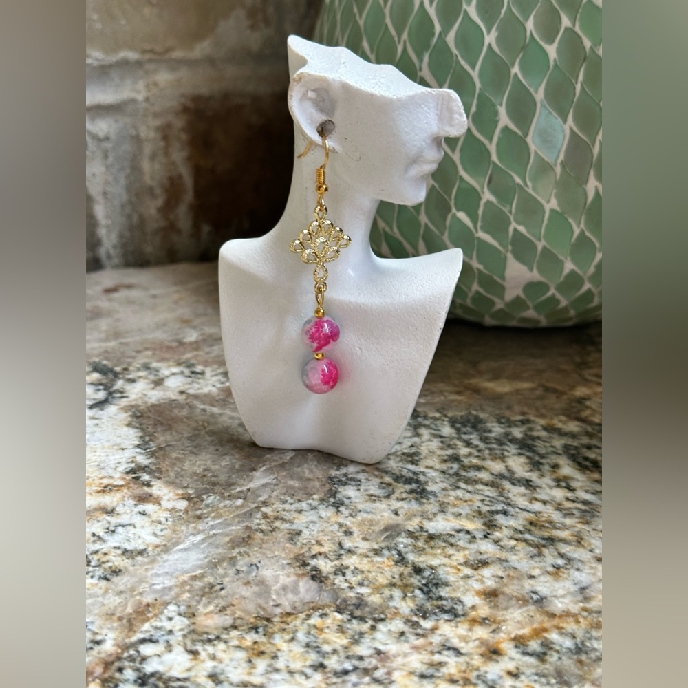 💕2/$10 Gold Pink & Blue Beaded Earrings